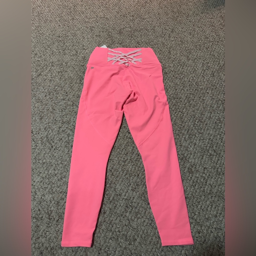 NWT Fabletics Kessler leggings in seashell/sorbet